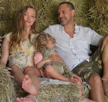 Nina Sadoski Seyfried with her parents Amanda Seyfried and Thomas Sadoski
